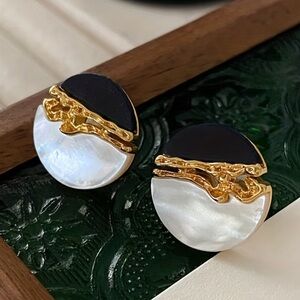 Gold, Black and mother of Pearl Round Stud Earrings NEW